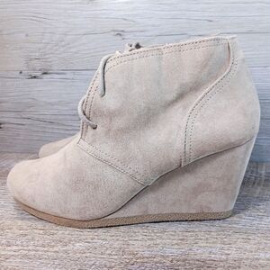 Universal Thread Wedge Booties Women's 7.5 Tan Lace-up Minimalist Ankle Boots